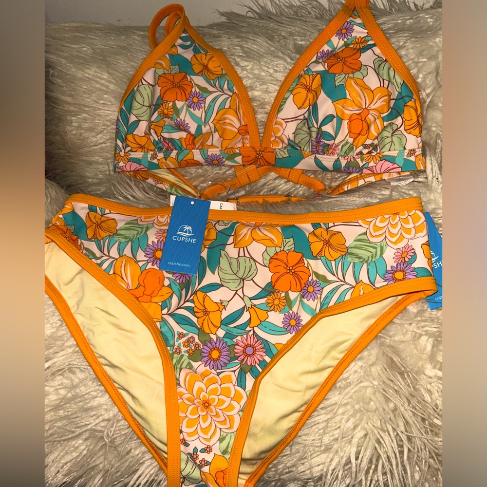 CUPSHE Size M Bikini!! New with Tags!!